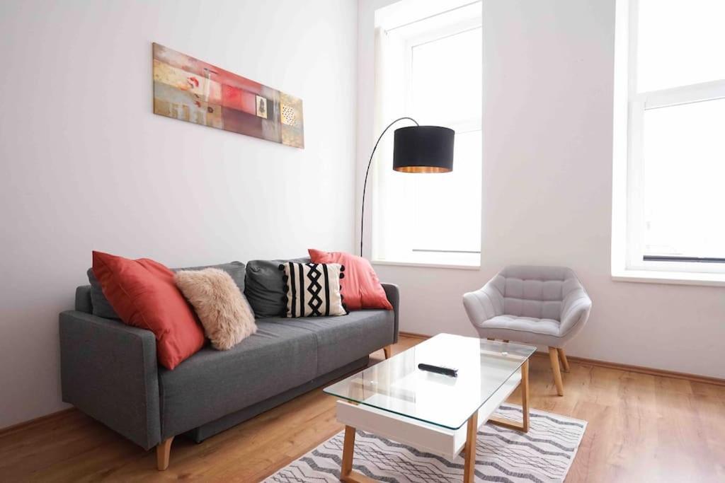 Modern Living In Center - Fully Equipped Appartement *