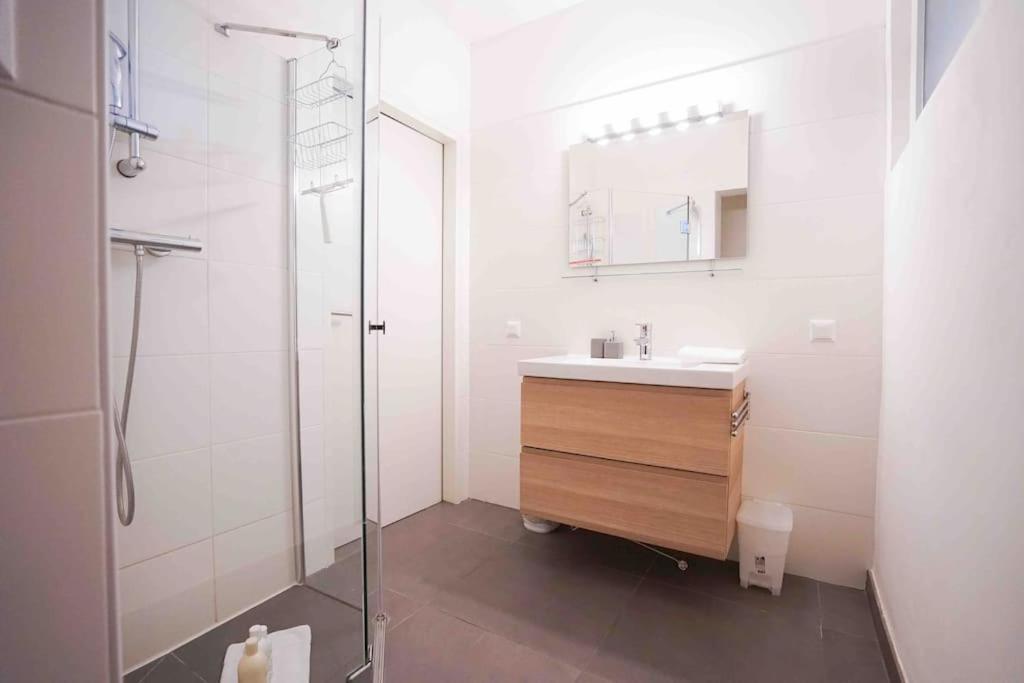 Modern Living In Center - Fully Equipped Appartement *